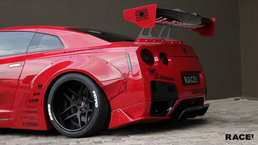 Детали экстерьера Nissan GT-R by Liberty Walk and RACE! 2017 года  (фото 4 из 8)
